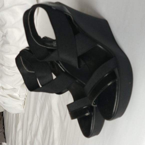 Ladies sandals - Picture 2 of 2